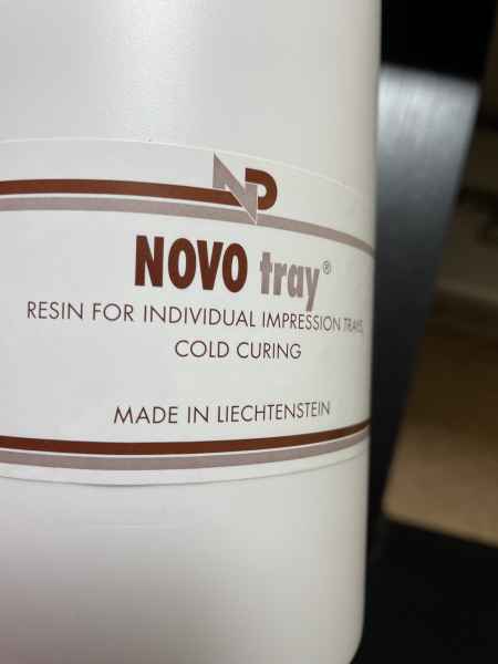 NOVOtray 1.000g Farben  Weiß-Rot-Gelb-Blau